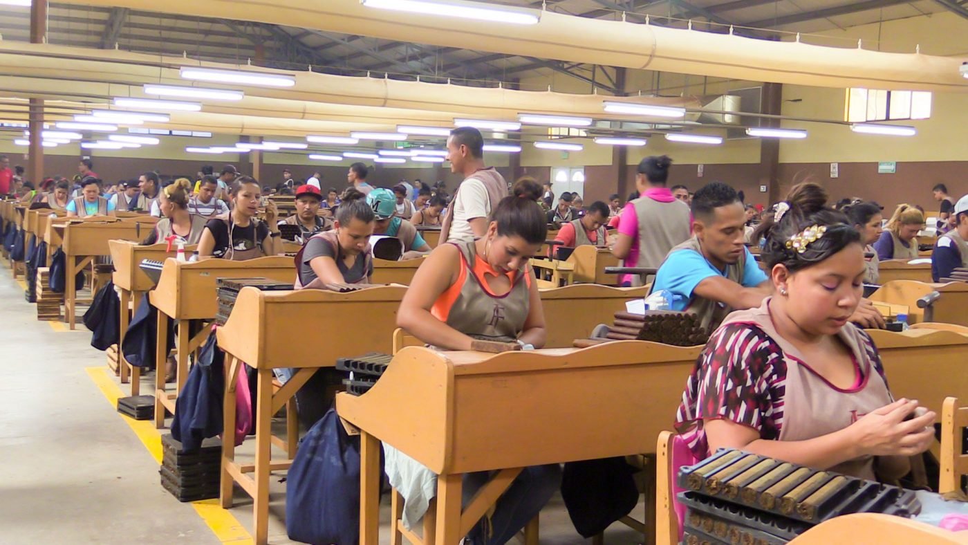 cuban cigars factory 1400x788 2